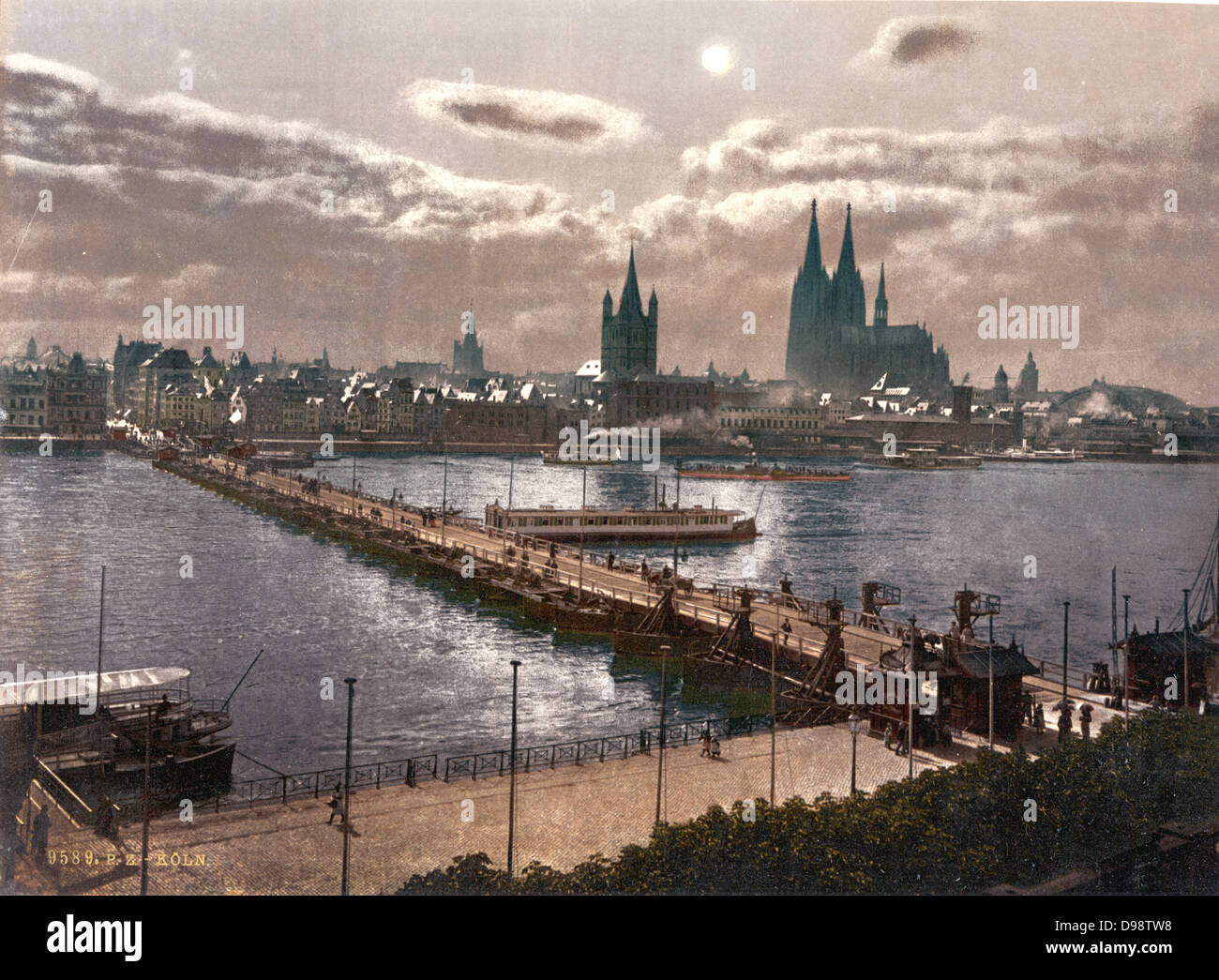 Köln, Deutschland, 1890-1905. Mondschein-Blick auf die Stadt, Blick über den Rhein mit der Kathedrale auf der rechten Seite. Stockfoto