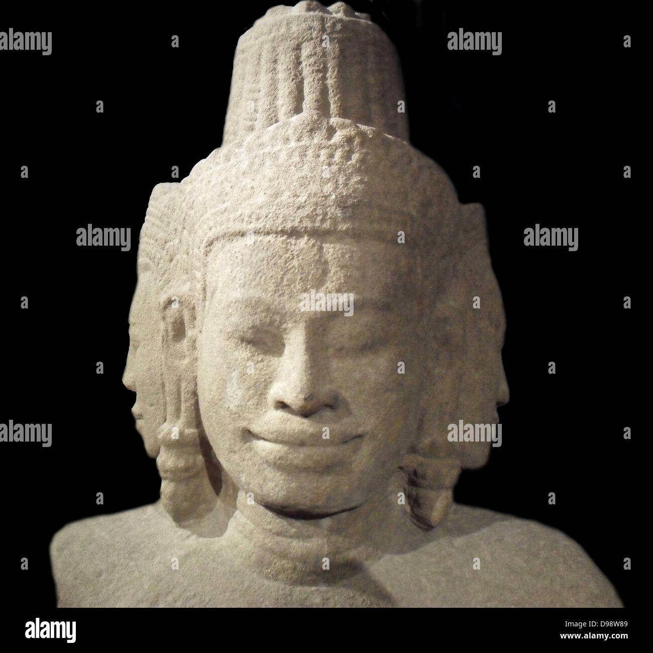 Männlicher Gott der vier Gesichter (Brahma). Bayon-Stil 12. bis zum 13. Jahrhundert. Sandstein Skulptur von Preah Kahn (Tempel) in Kambodscha. Stockfoto