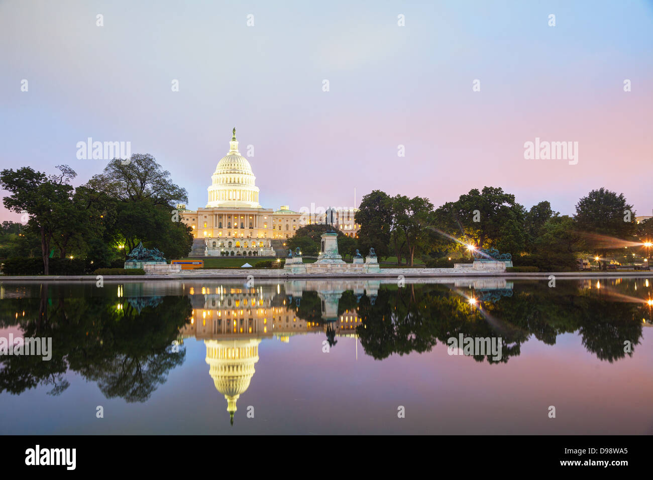 United States Capitol building in Washington, DC bei Sonnenuntergang Stockfoto