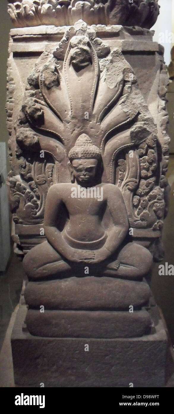 Buddhistische Stele. Im letzten Viertel des 10. Jahrhunderts - frühe 11. Jahrhundert. Khleang Stil (Ende 10./Anfang 11. Jahrhundert) Sandstein Skulptur. Kopf des Buddha, 11. Jahrhundert Stil Baphuon (1050-1100) Sandstein Skulptur. Ta Prohm (Tempel) Kambodscha Kambodscha. Stockfoto