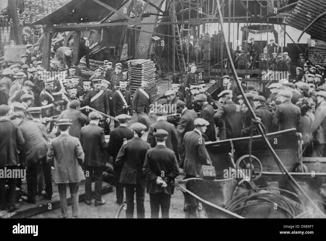 Cardiff mine Disaster [1913 Okt.] Foto zeigt die Sengenydd Colliery Katastrophe, Sengenydd, Wales. 439 Männer in einer Explosion oder ab in die beschädigte Wellen am 14. Oktober 1913 gefangen ist, enthalten. Stockfoto