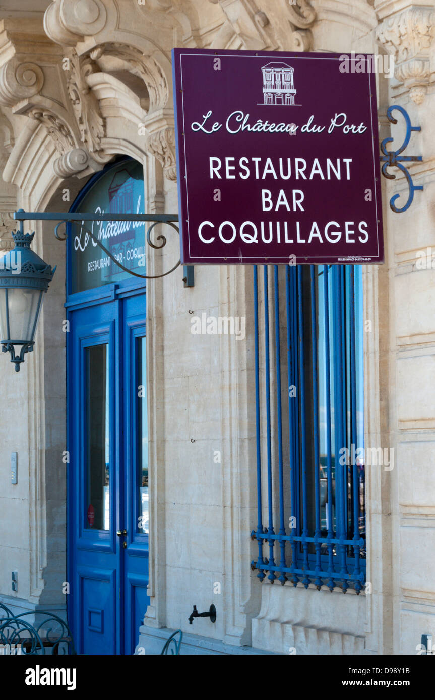 Das Restaurant Le Chateau du Port, Marseillan, Frankreich Stockfoto