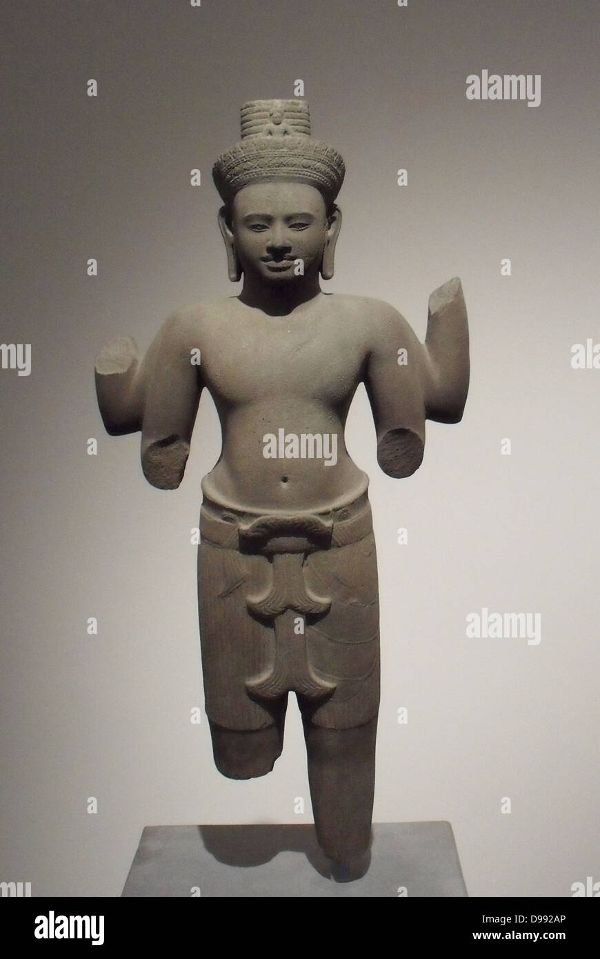 Bodhisattva Lokesvara verwandelt in Siva. 10. Jahrhundert, 11. Jahrhundert Stil des Khleang (Ende 10./Anfang 11. Jahrhundert) Sandstein Skulptur von Phnom Trop, Kambodscha Stockfoto