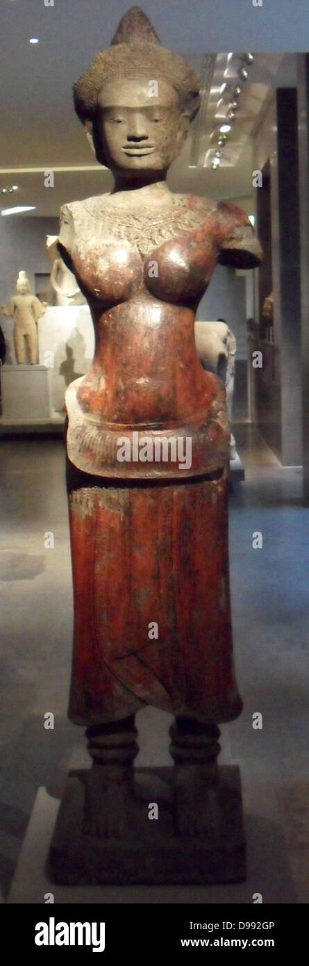 Göttin: im dritten Viertel des 12. Jahrhunderts. Jahrhundert, Angkor Wat Stil (1100-1150) in Lack Schwarz, Lack rot, Sandstein. Kambodscha Stockfoto