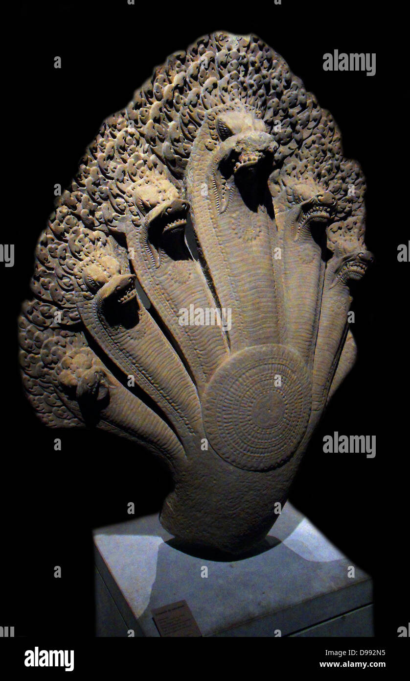 Naga balustrade Ende der ersten Hälfte des 12. Jahrhunderts, Angkor Wat Stil (1100-1150). Sandstein Skulptur von Angkor Thom (Terrasse der Elefanten) Kambodscha Stockfoto