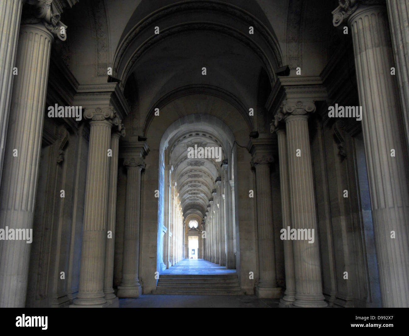 Eingang Flur an der Nordwand des Louvre in Paris Stockfoto