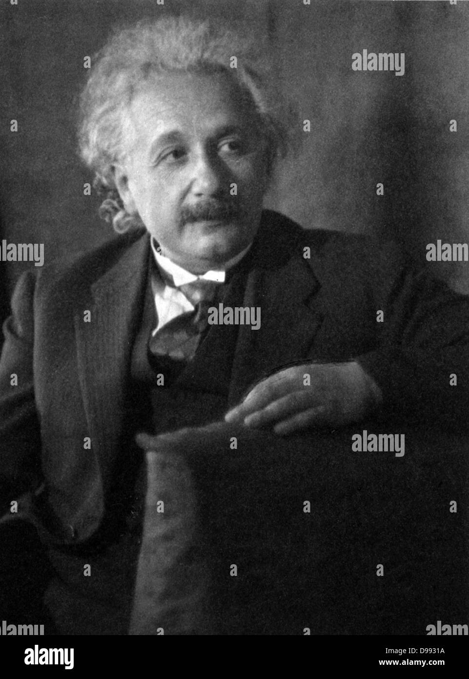 Albert Einstein (14. März 1879 - 18. April 1955), in Deutschland geborene Schweizerisch theoretische Physiker, Philosoph und Autor, c 1935. Wissenschaftler, Mathematiker Stockfoto