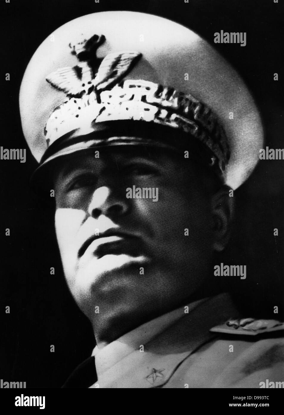 Benito Mussolini, (29. Juli 1883 - 28. April 1945) italienischer Politiker, der die nationale faschistische Partei Ministerpräsident von Italien 1922 Led und begann mit dem Titel Il Duce von 1925. Nach 1936, sein offizieller Titel war "Seine Exzellenz, Benito Mussolini, Leiter der Reg Stockfoto