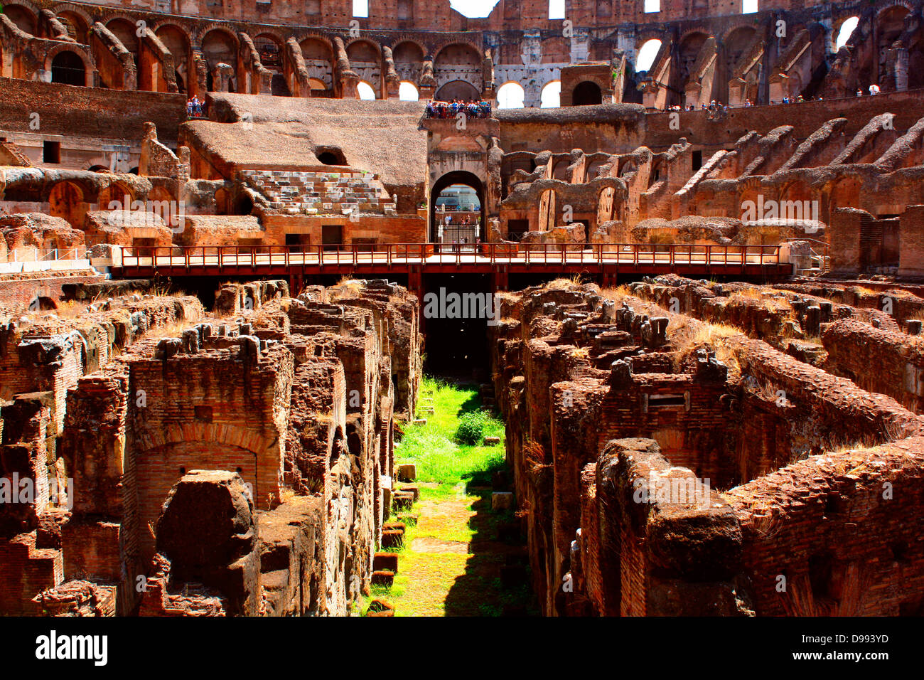 Das Kolosseum, oder das Kolosseum, die ursprünglich dem flavischen Amphitheater in Rom, Italien. begann im 72 AD unter Kaiser Vespasian und wurde 80 AD unter Titus abgeschlossen. In der Lage Bestuhlung 50.000 Zuschauer, das Kolosseum für Gladiatorenkämpfe Wettbewerbe und öffentlichen spektakeln wie mock Seeschlachten verwendet wurde, Tier jagt, Hinrichtungen, Reenactments der berühmten Schlachten Stockfoto