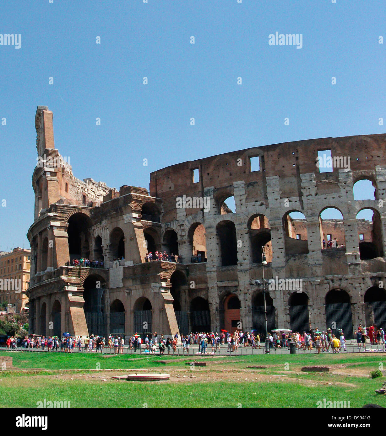 Das Kolosseum, oder das Kolosseum, die ursprünglich dem flavischen Amphitheater in Rom, Italien. begann im 72 AD unter Kaiser Vespasian und wurde 80 AD unter Titus abgeschlossen. In der Lage Bestuhlung 50.000 Zuschauer, das Kolosseum für Gladiatorenkämpfe Wettbewerbe und öffentlichen spektakeln wie mock Seeschlachten verwendet wurde, Tier jagt, Hinrichtungen, Reenactments der berühmten Schlachten Stockfoto