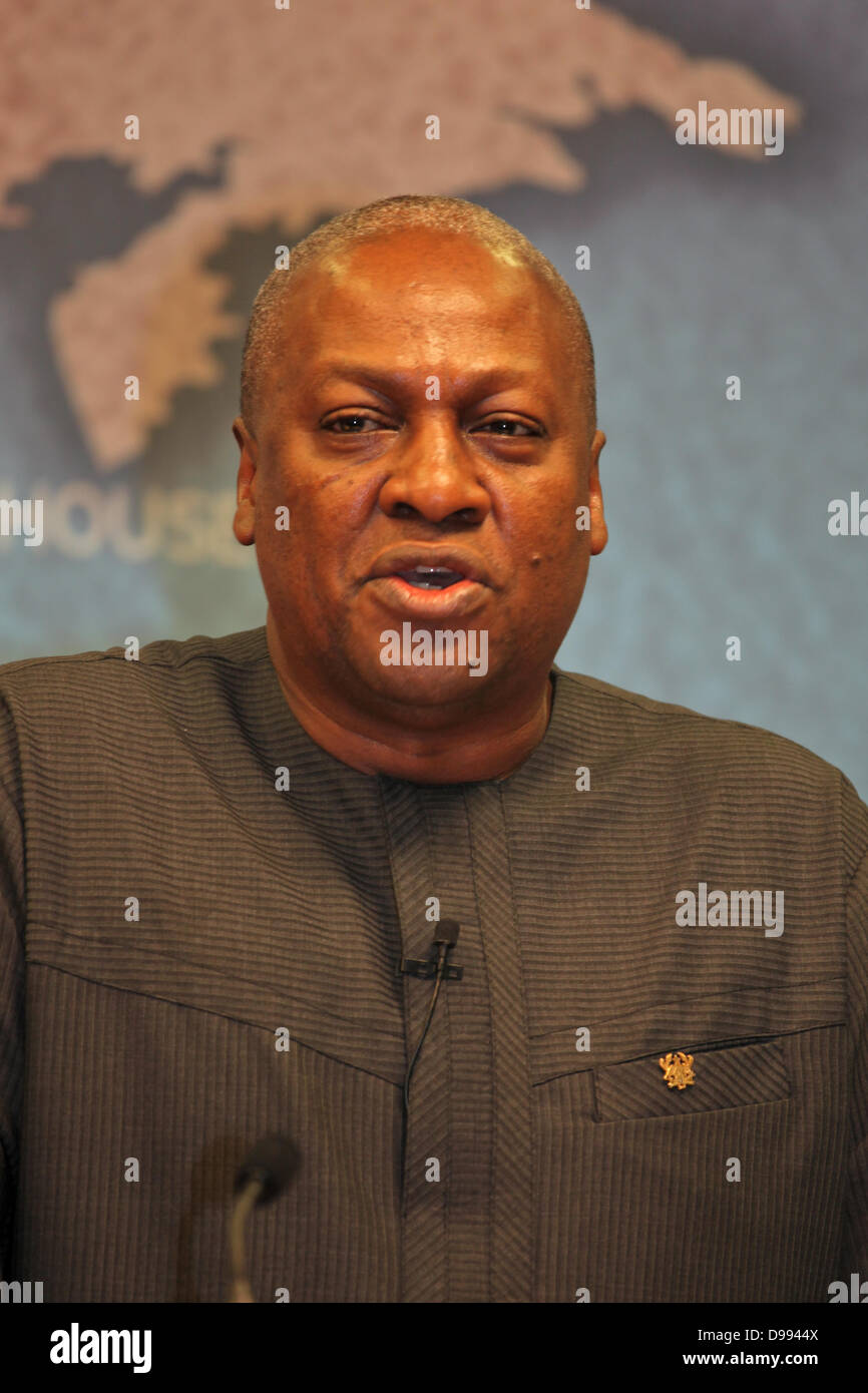 London, Vereinigtes Königreich. 14. Juni 2013. Der Präsident von Ghana, John Dramani Mahama, anlässlich des Royal Institute of International Affairs, Chatham, London. Bildnachweis: Jonathan Katzenellenbogen/Alamy Live-Nachrichten Stockfoto