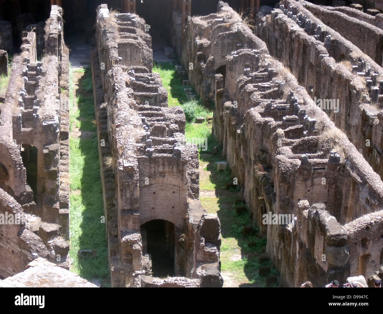 Das Kolosseum, oder das Kolosseum, die ursprünglich dem flavischen Amphitheater in Rom, Italien. begann im 72 AD unter Kaiser Vespasian und wurde 80 AD unter Titus abgeschlossen. In der Lage Bestuhlung 50.000 Zuschauer, das Kolosseum für Gladiatorenkämpfe Wettbewerbe und öffentlichen spektakeln wie mock Seeschlachten verwendet wurde, Tier jagt, Hinrichtungen, Reenactments der berühmten Schlachten Stockfoto