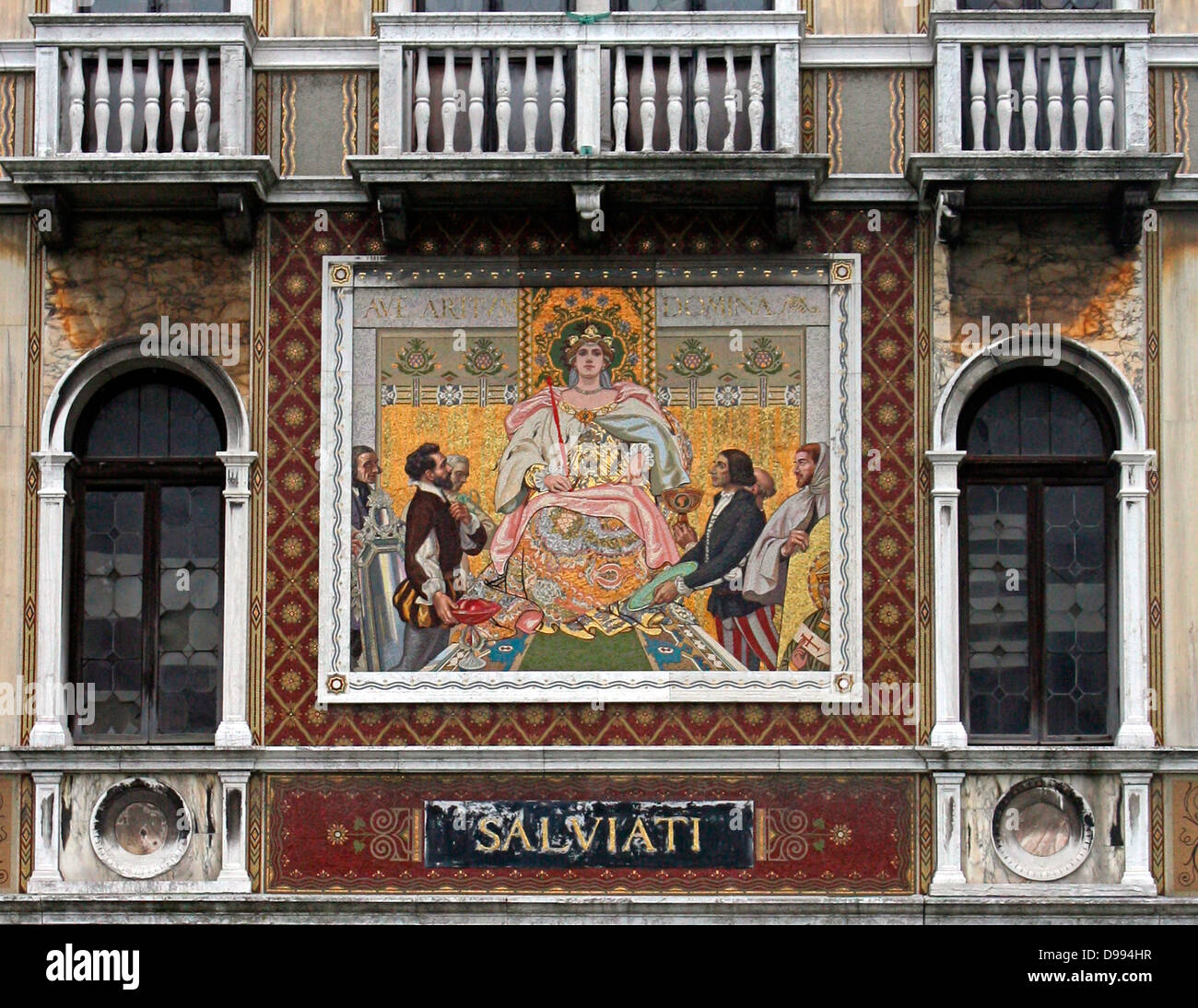 Palazzo Salviati, Venedig. Entlang des Canal Grande verschiedenen palces und Häuser wurden vom 16. bis 19. Jahrhundert gebaut. Dieser Palast war die Residenz aus dem 19. Jahrhundert mit Glasmosaik aus dem Leben und commrece von Venedig. Stockfoto