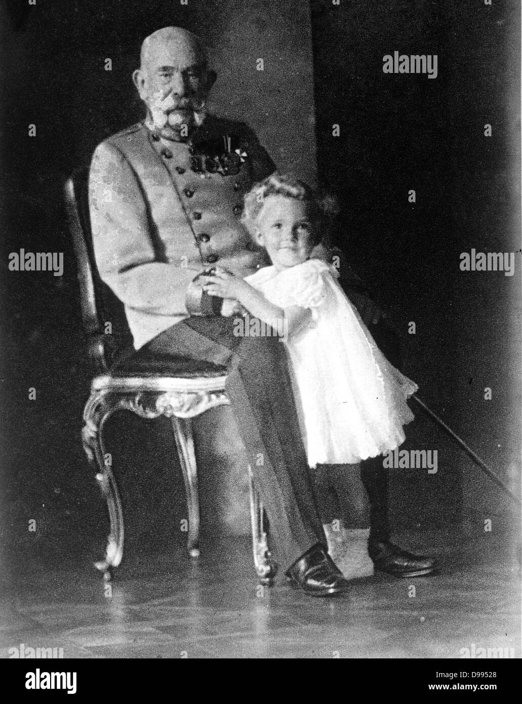 Franz Joseph I (1830-1916), Kaiser von Österreich und König von Ungarn 1848-1916, mit seinem ururneffe Otto von Habsburg (geboren 1912). Stockfoto