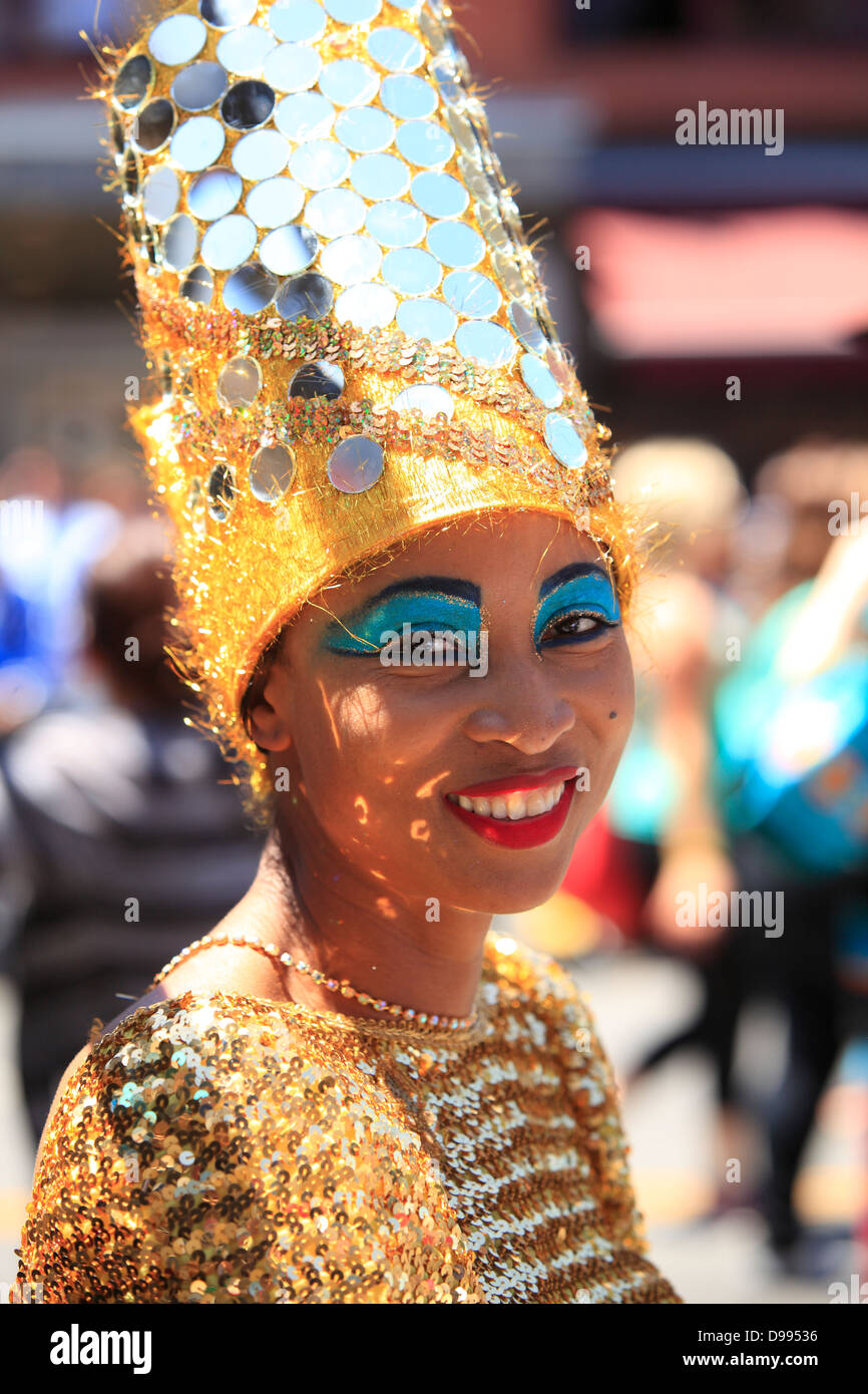 Bunte Porträt einer Carnaval Teilnehmer, Mission District, San Francisco, Kalifornien, USA Stockfoto