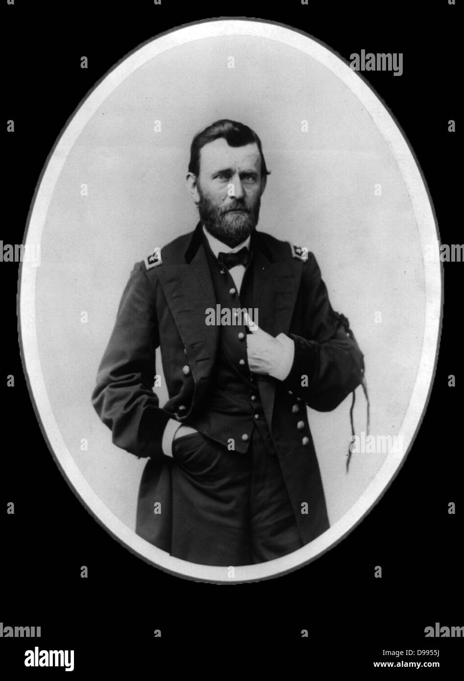 S Ulysses Grant (1822-1885), 18. Präsident der Vereinigten Staaten von Amerika, 1869-1877. Während des Amerikanischen Bürgerkriegs 1861-1865 war er General-in-Chief der Union Armeen. Hier in der Uniform der Generalleutnant. Drei Viertel portrait stehen. Stockfoto