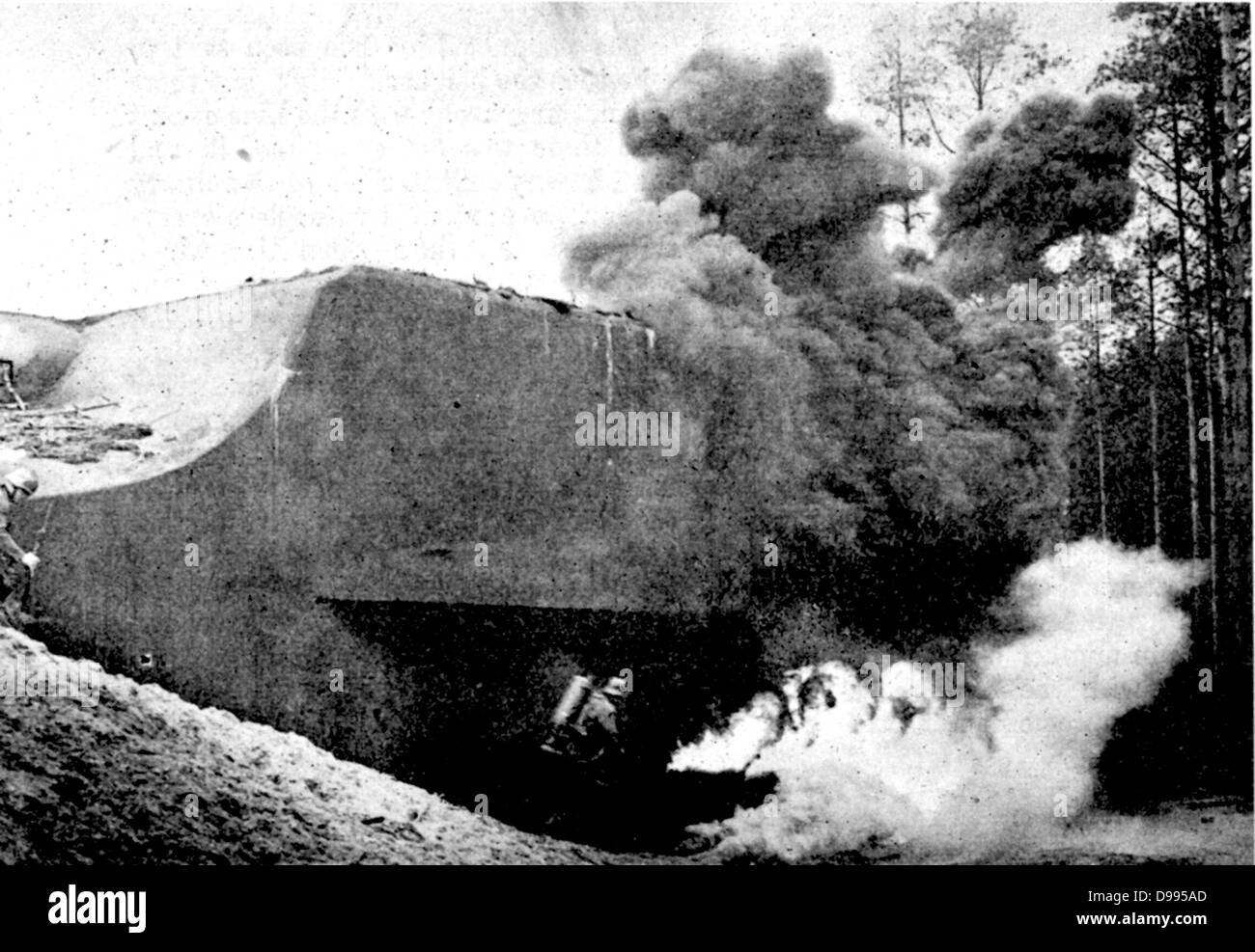Weltkrieg II: Nazi (Deutsch) Demonstration, wie Französische defensive Maginot-linie Forts durch Angriff mit Flamme - Flammenwerfer und Granaten zerstört wurden. In einigen Orten die Maginot-linie Verteidigung für einige Zeit gehalten. Stockfoto
