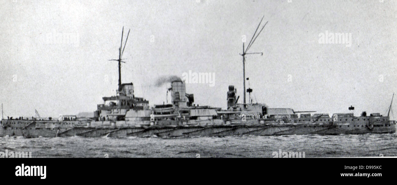 Deutsche Schlachtschiff "Nassau" in der Kommission mit der Kaiserlichen Marine 1909-1919. Sie war in der Schlacht von Jütland vorhanden. Nassau Schiffe der Klasse wurden als Antwort auf den Britischen dreadnought Klasse gebaut. Stockfoto