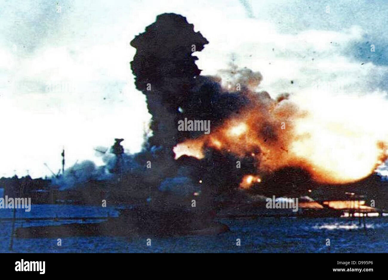 Pearl Harbor, japanischen Luftangriff sinkt die USS Arizona 1941 Stockfoto