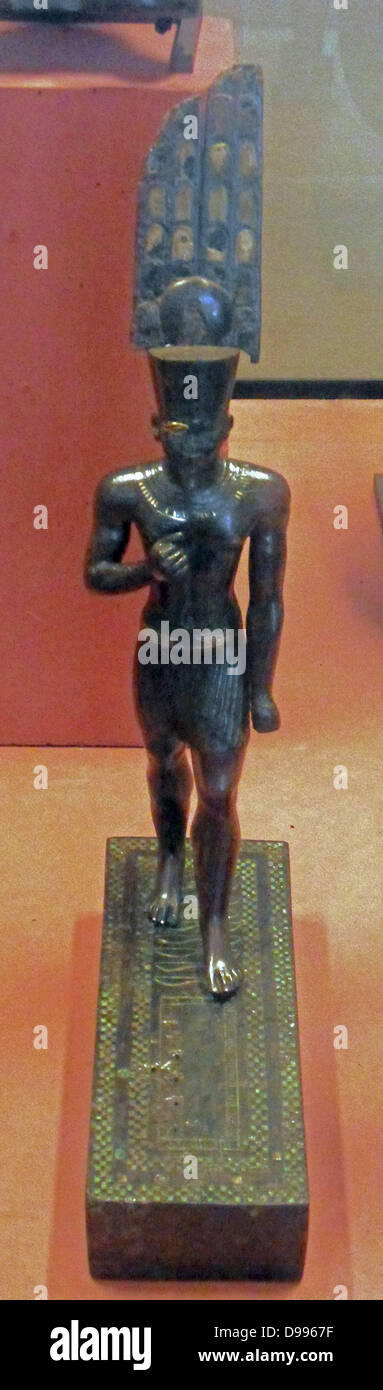 Der Gott Amun 25-26 Dynastic? 715-525 V. CHR.. Schwarz und Bronze eingelegte Platte Stockfoto