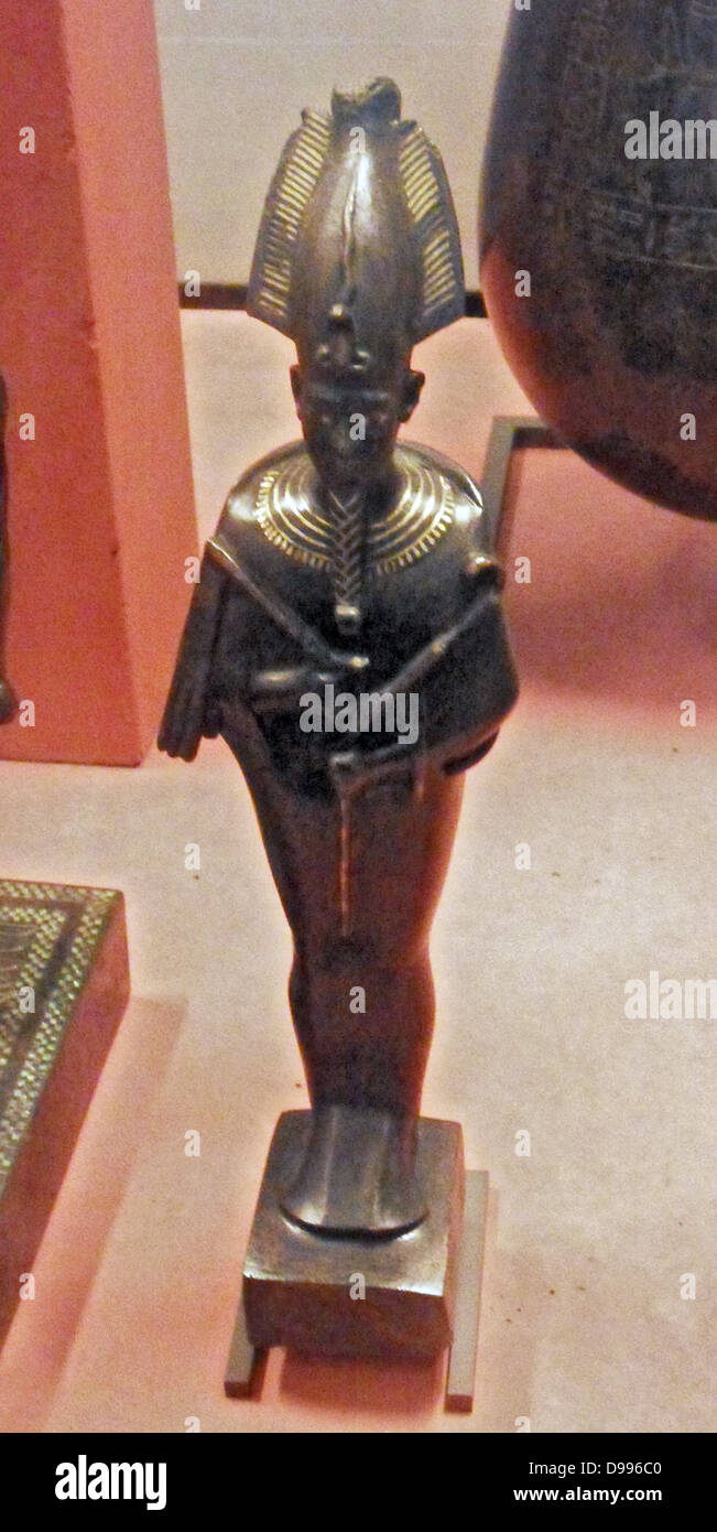 Der Gott Osiris, Ptolemäerzeit? 332-30 v. Chr., Bronze mit schwarzer Patina überzogen mit Goldfäden, ihre Augen sind Silber Stockfoto