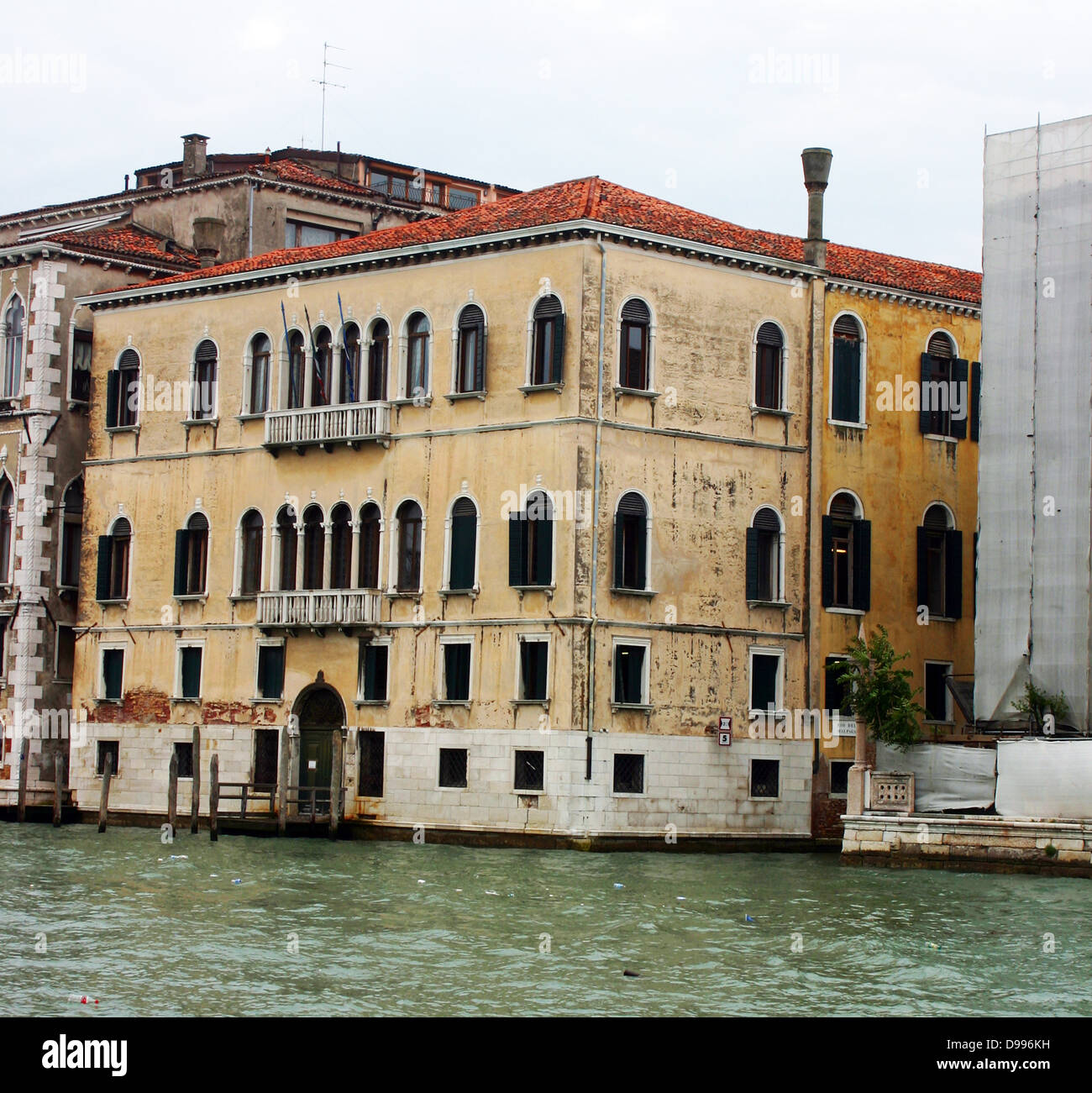 Fassade des sechzehnten Jahrhundert Pallazio am Canal Grande in Venedig, Italien Stockfoto