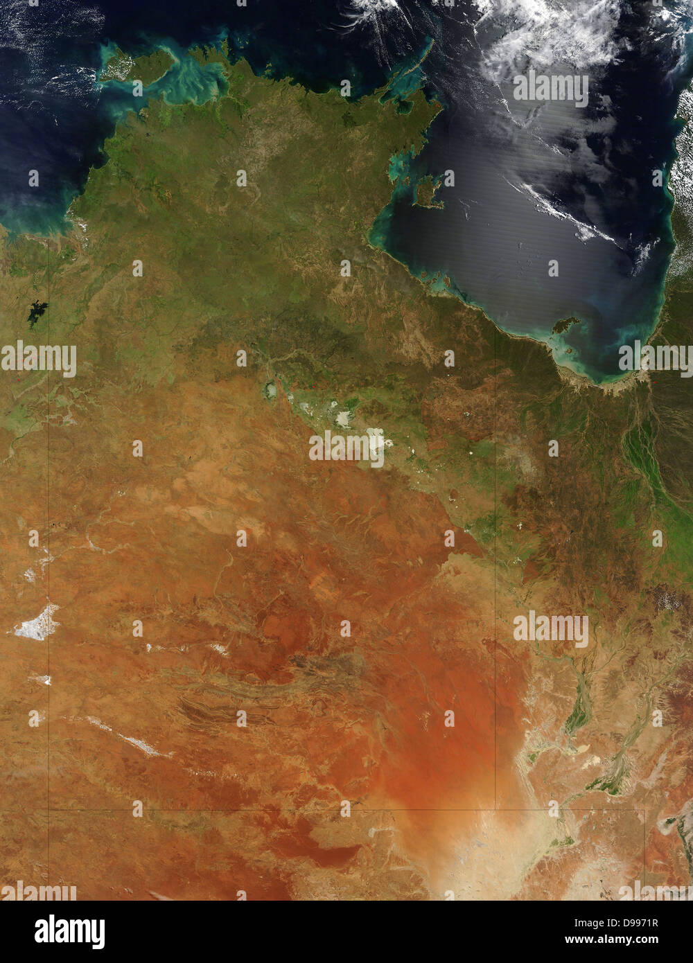 Sat-Blick über das nördliche Australien, zeigt im nördlichen Teil des Northern Territory, die manchmal als die oberen Ende bekannt. Es gibt auch ein paar große Inseln sichtbar, einschließlich Melville und Bathurst Inseln im Norden und die kleineren Groote Eylandt Recherche im Osten. Die Timorsee ist im Westen, mit der Arafura Meer im Norden und dem Golf von Carpentaria im Osten. Stockfoto