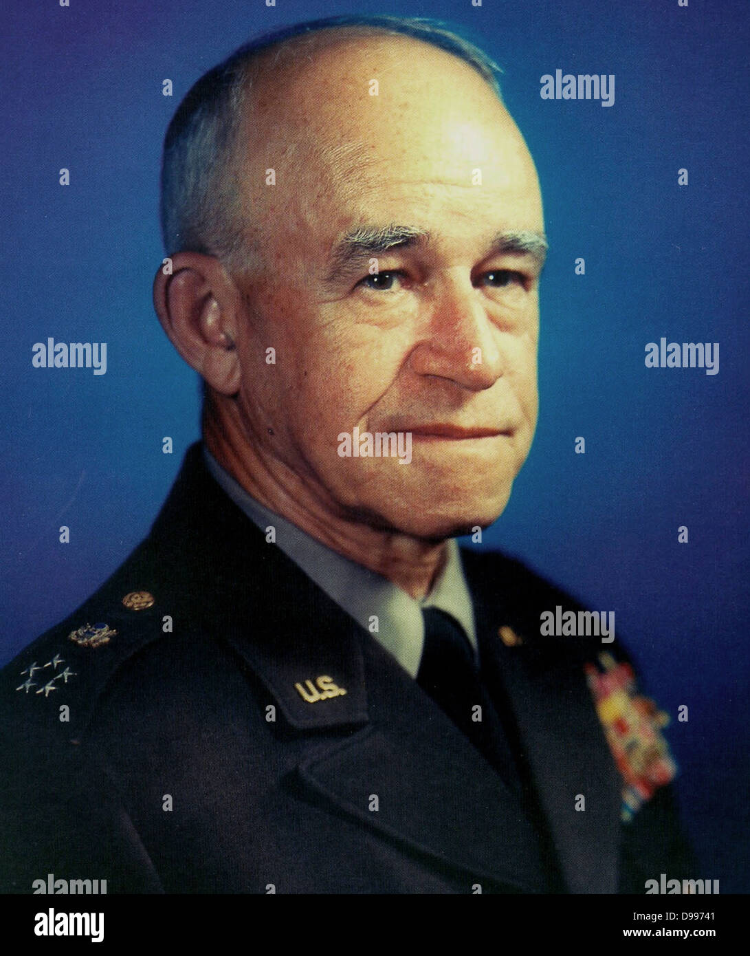 General der US Army, Omar Nelson Bradley (12. Februar 1893 – 8. April 1981) war eines der wichtigsten Feldkommandeure der US-Armee in Nordafrika und Europa im zweiten Weltkrieg Stockfoto