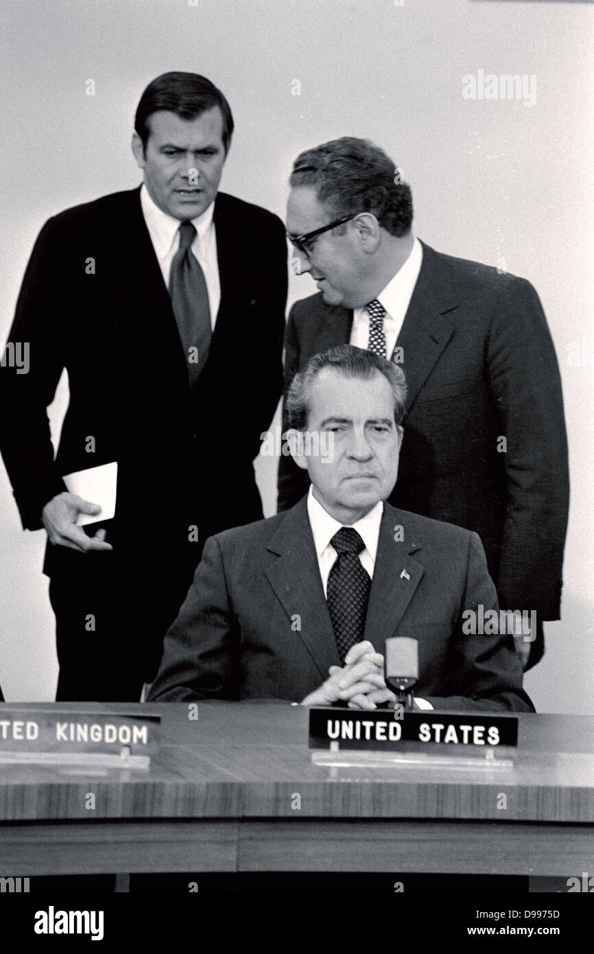 Von links nach rechts: US-Sonderberater Donald Rumsfeld, National Security Advisor Henry Kissinger und US Präsident Nixon 1969. Stockfoto
