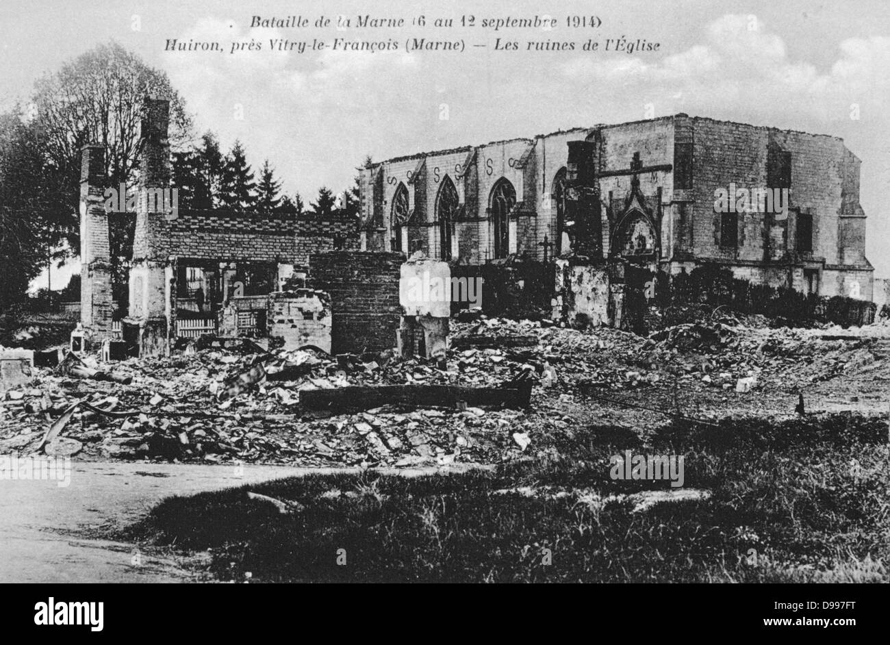 Der erste Weltkrieg 1914-1918: Nach der ersten Schlacht an der Marne, in der Nähe von Paris, Frankreich, 12. September 1914 - die Ruinen der Kirche in Huiron, in der Nähe von Vitry-le-Francois. Die Schlacht war ein strategischer Sieg der Alliierten. Stockfoto