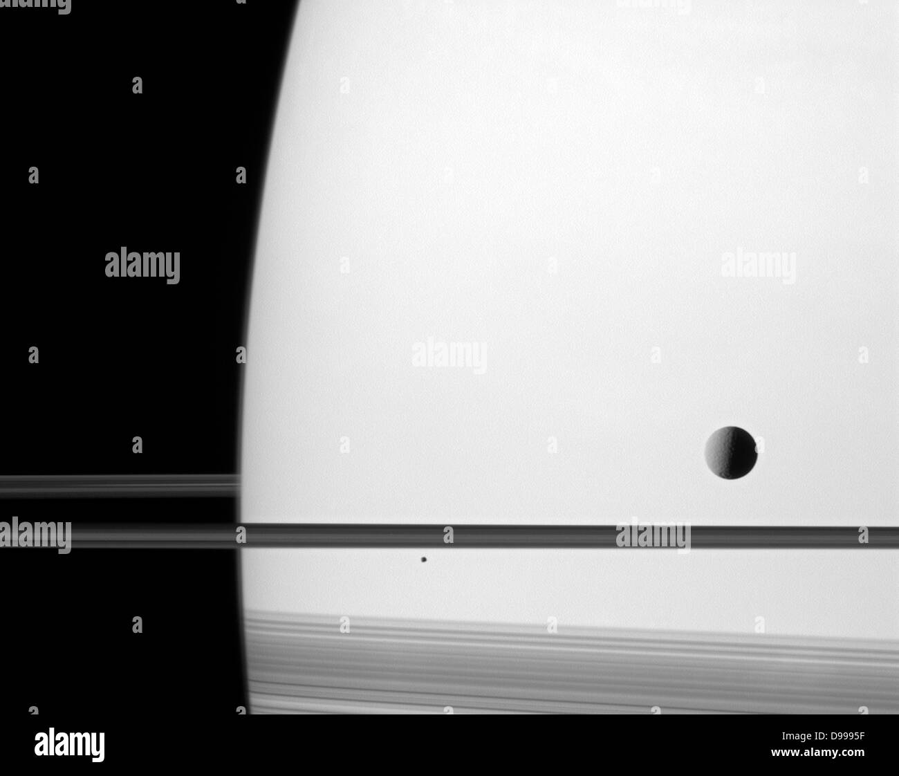 Schatten durch die Ringe des Saturn cast Abdunkeln der südlichen Hemisphäre des Planeten und eine verkürzte Darstellung am unteren Rand dieser Raumsonde Cassini Image zu geben. Stockfoto