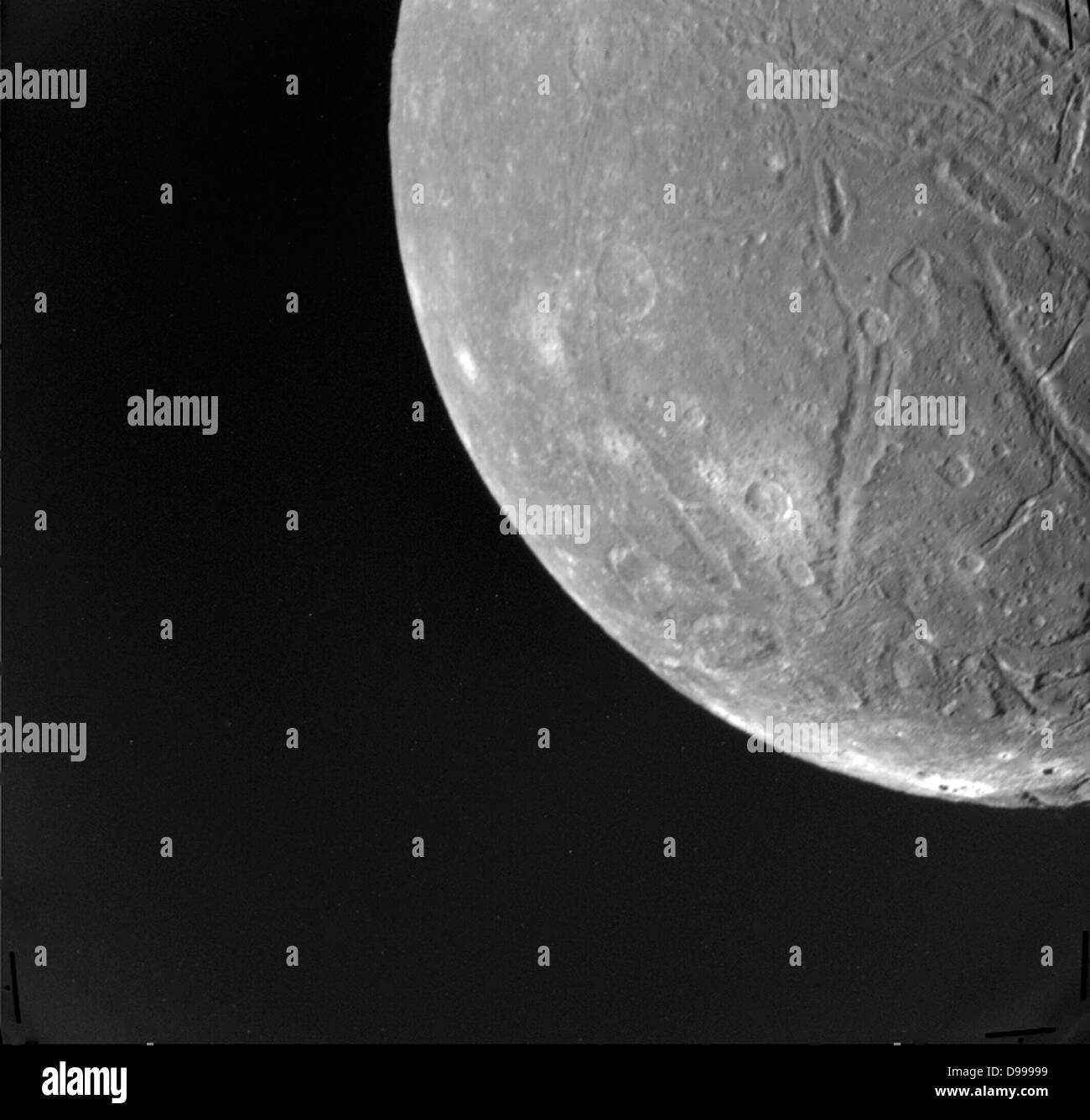 Ein Bild von Ariel, ein Mond des Uranus. Voyager 2 Stockfotografie Alamy