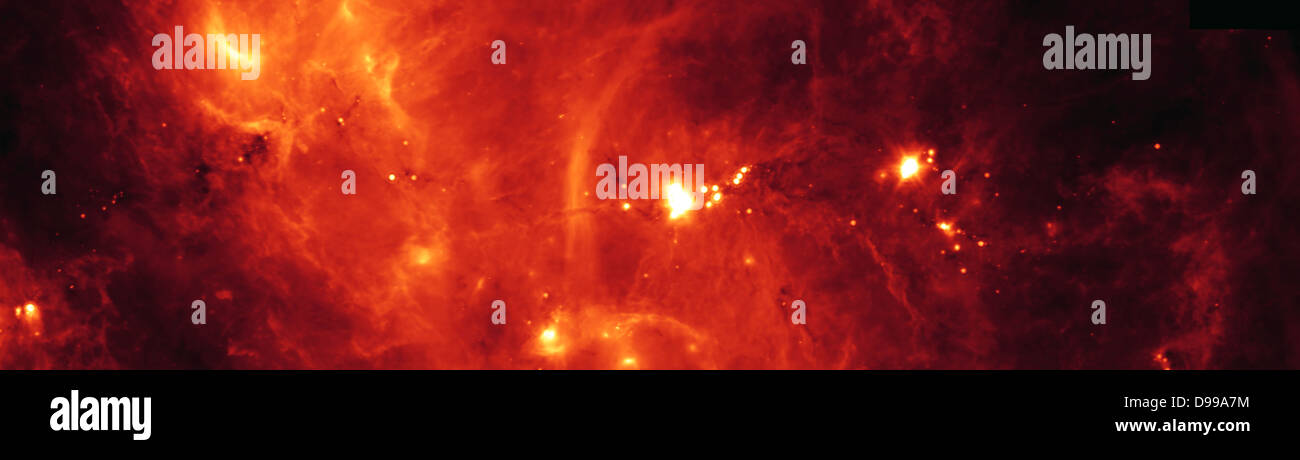 Hinter einer Verkleidung von Staub im Sternbild Schwan ist eine außergewöhnlich helle Quelle der Radiostrahlung namens DR21 versteckt. Sichtbares Licht Bilder zeigen keine, was in dieser Region ist wegen der schweren Staub Schleiern. Spitzer Space Telescope. Stockfoto