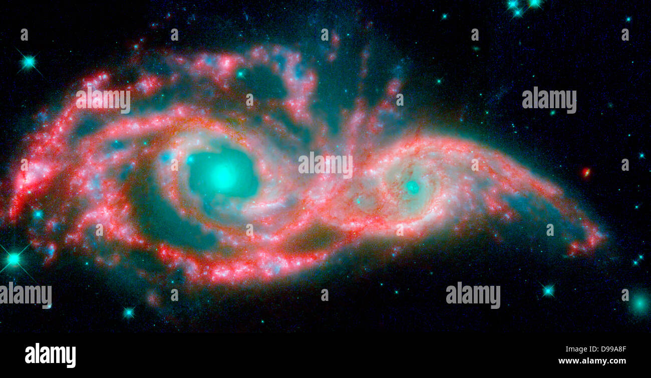 NGC 2207 und IC 2163 met und begann eine Art gravitations Tango etwa 40 Millionen Jahren. Die beiden Galaxien zerren an einander, anregende neue Sterne bilden. Schließlich, dieses kosmische Kugel wird ein Ende haben, wenn die Galaxien in einem verschmelzen. Die tanzenden Duo ist 140 Millionen Lichtjahre entfernt im Sternbild Canis Major entfernt. Hubble Space Telescope (HST), Spitzer Space Telescope. Stockfoto