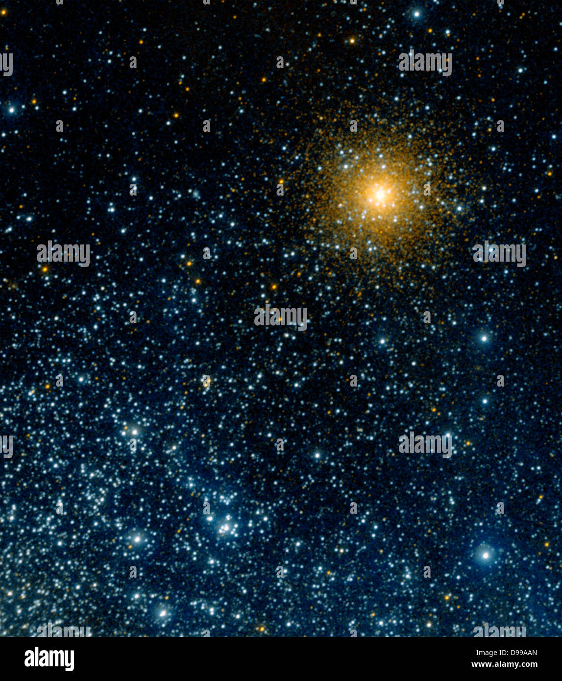 Uv-Augen des Galaxy Evolution Explorer haben einen kugelförmigen Sternhaufen, genannt NGC 362 erfasst, in unserer Milchstraße. In dieses neue Bild der Cluster wird neben Stars aus einer weit entfernten benachbarten Galaxie, wie die Kleine Magellansche Wolke bekannt. Stockfoto
