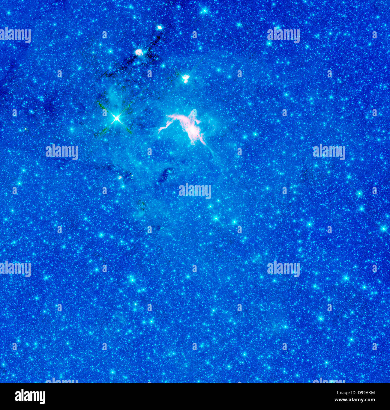 Diese sternentstehungsregion, von NASA's Spitzer Space Telescope erfasst, wird durch die hellen, jungen Stern IRAS 13481-6124 (oben links), das etwa 20-fache Masse unserer Sonne und fünf Mal seinen Radius und ist umgeben von seinen pre-natal Cocoon dominiert. Stockfoto