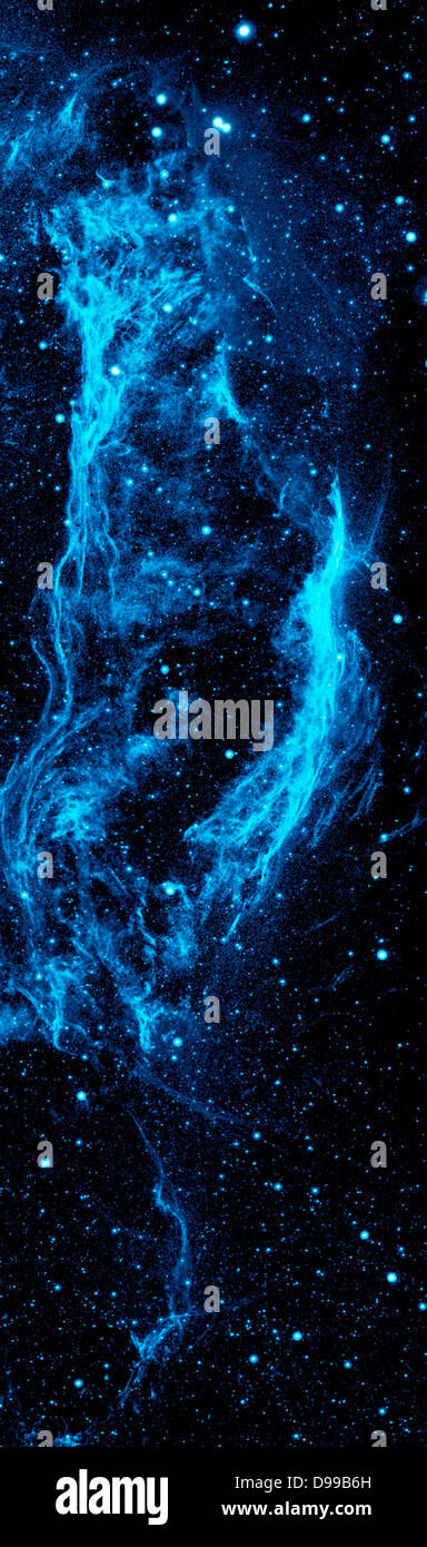 Die Cygnus Loop nebula, der NASA Galaxy Evolution Explorer genommen. Der Nebel liegt über 1.500 Lichtjahre entfernt, und ist ein supernovaüberrest aus einem massiven Sternexplosion, die zwischen 5.000 bis 8.000 Jahren. Stockfoto