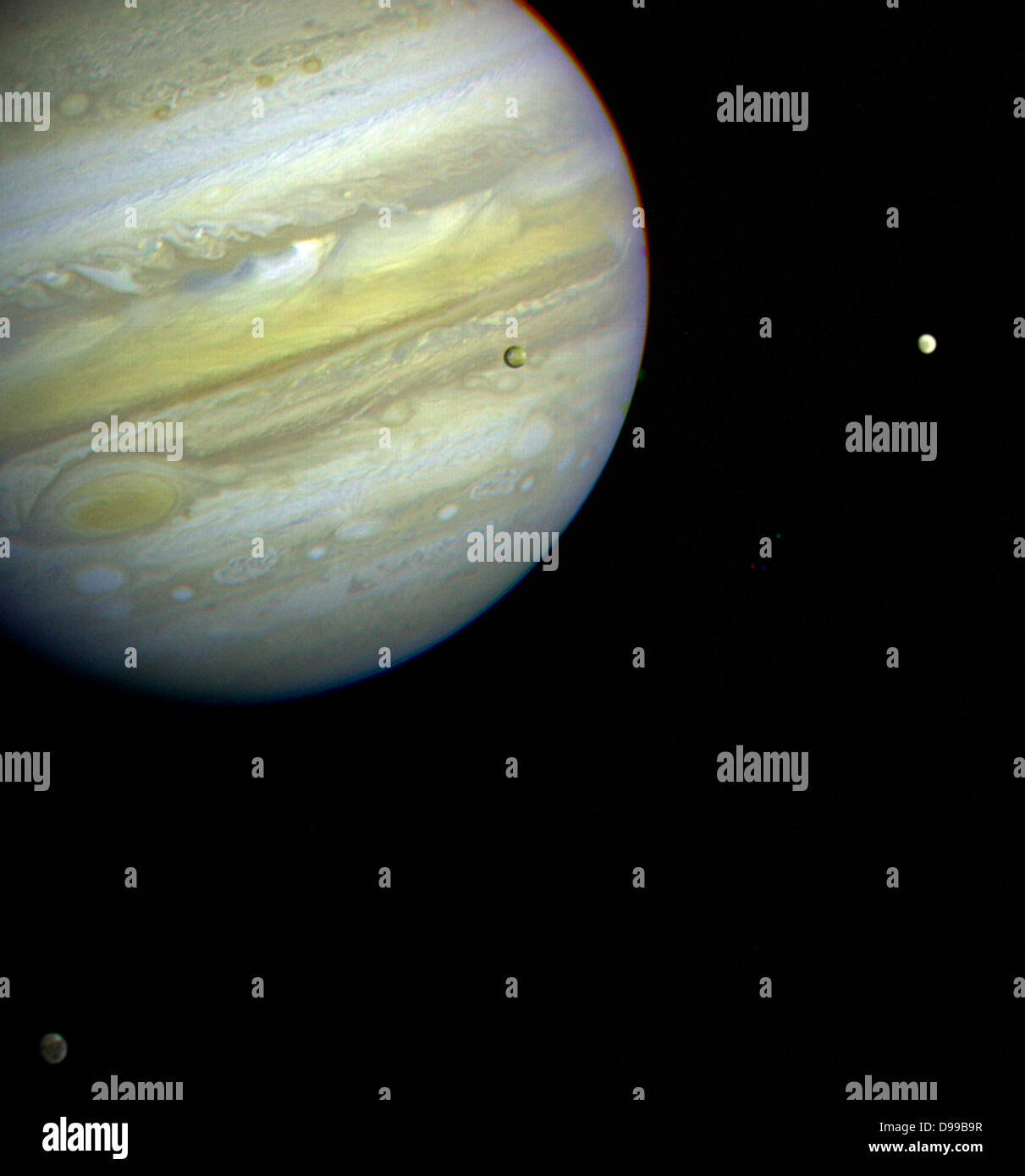 Jupiter, der große rote Fleck und drei seiner vier größten Satelliten sind in diesem Foto von Voyager 1 5. Februar 1979, sichtbar. Stockfoto