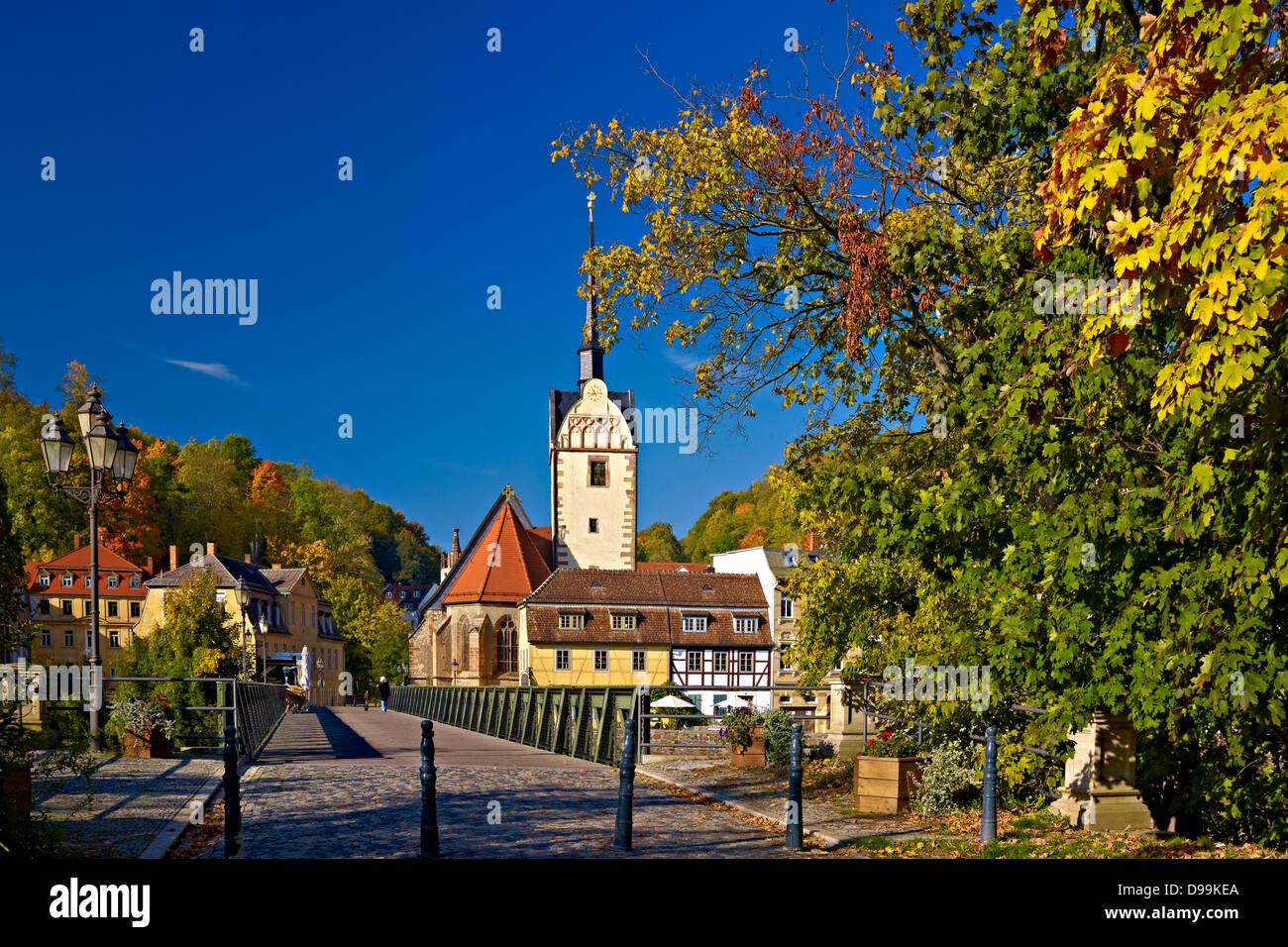 Stadtteil Untermhaus mit Kirche am Fluss Weiße Elster, Gera, Thüringen, Deutschland Stockfoto