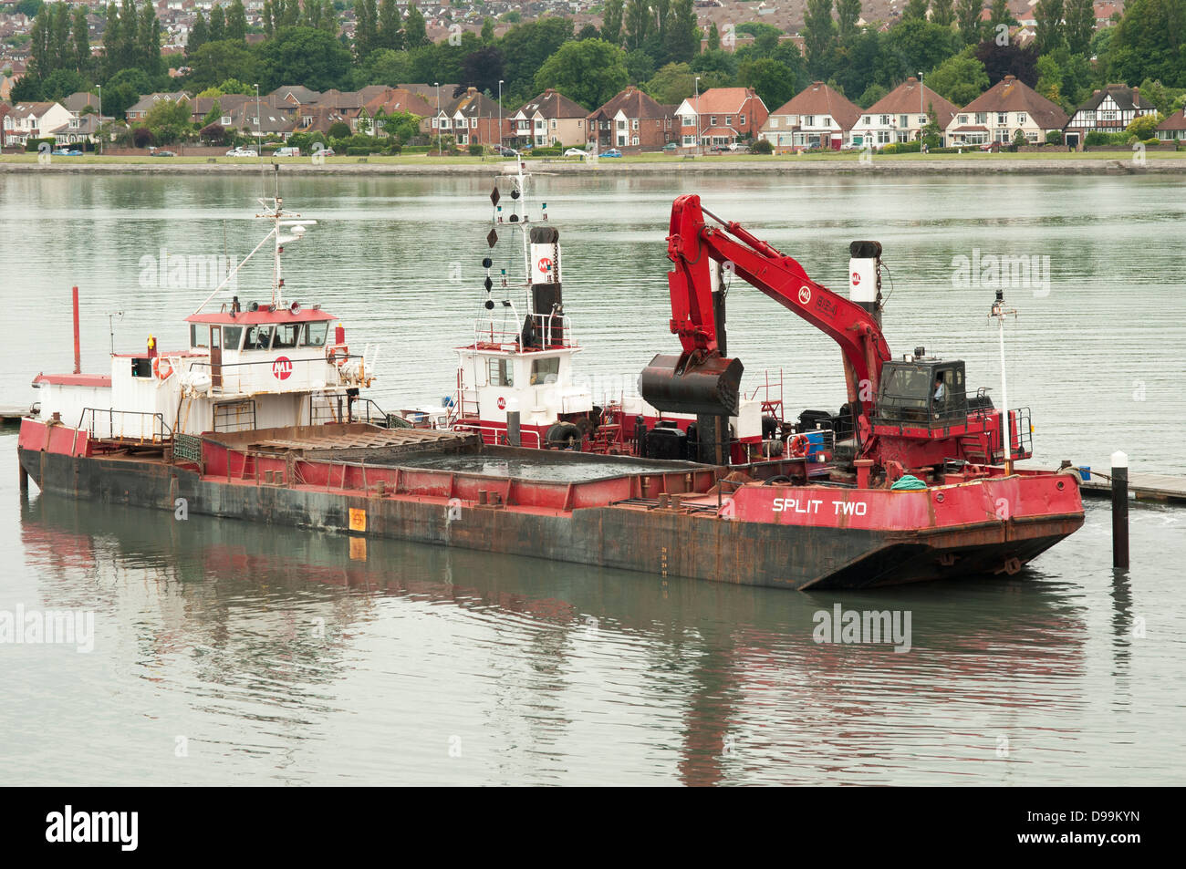 Ausbaggern eines Kanals am Port Solent Stockfoto