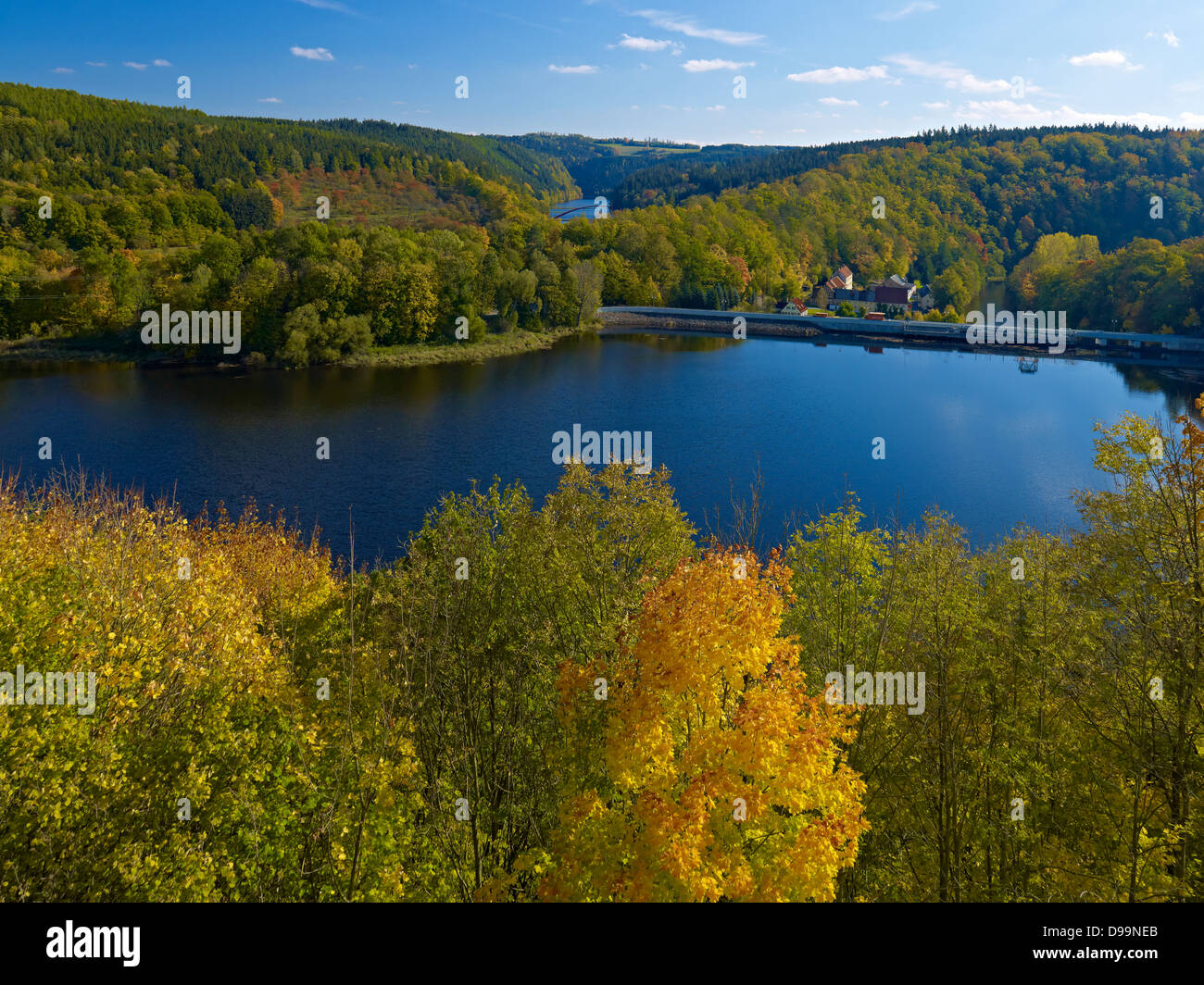 Talsperre Burgkhammer am Fluss Saale Schloss Burgk, Thüringen, Deutschland Stockfoto