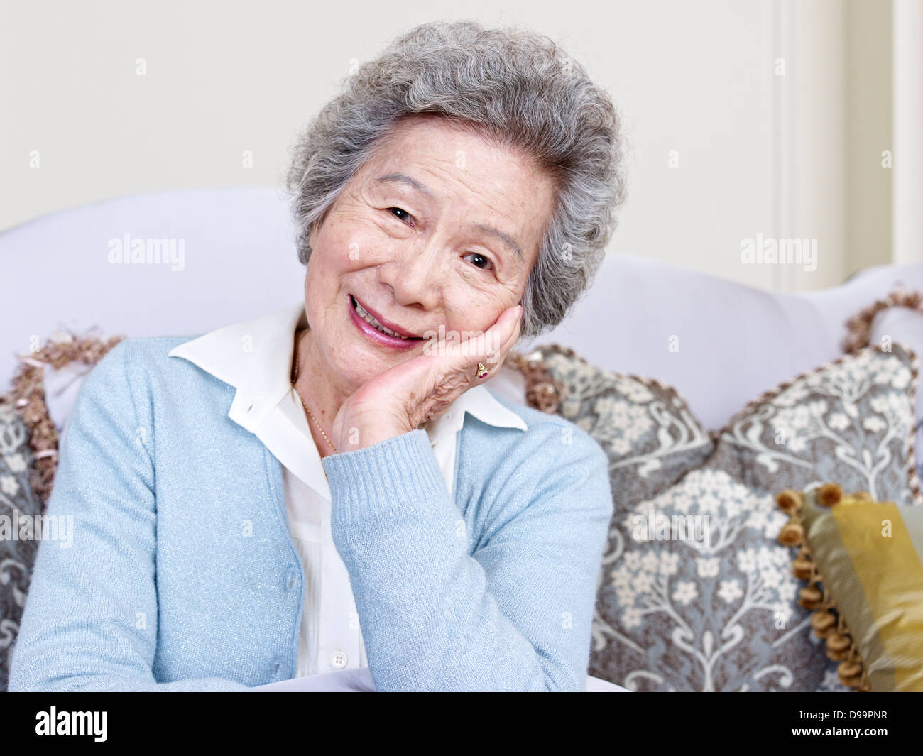 Hochrangige asiatische Frau Stockfoto