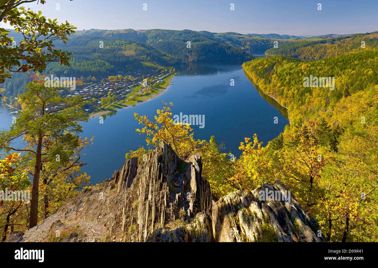 Blick vom Bockfelsen Rock der Hohenwarte-Talsperre in der Nähe von Goessitz, Thüringen, Deutschland Stockfoto