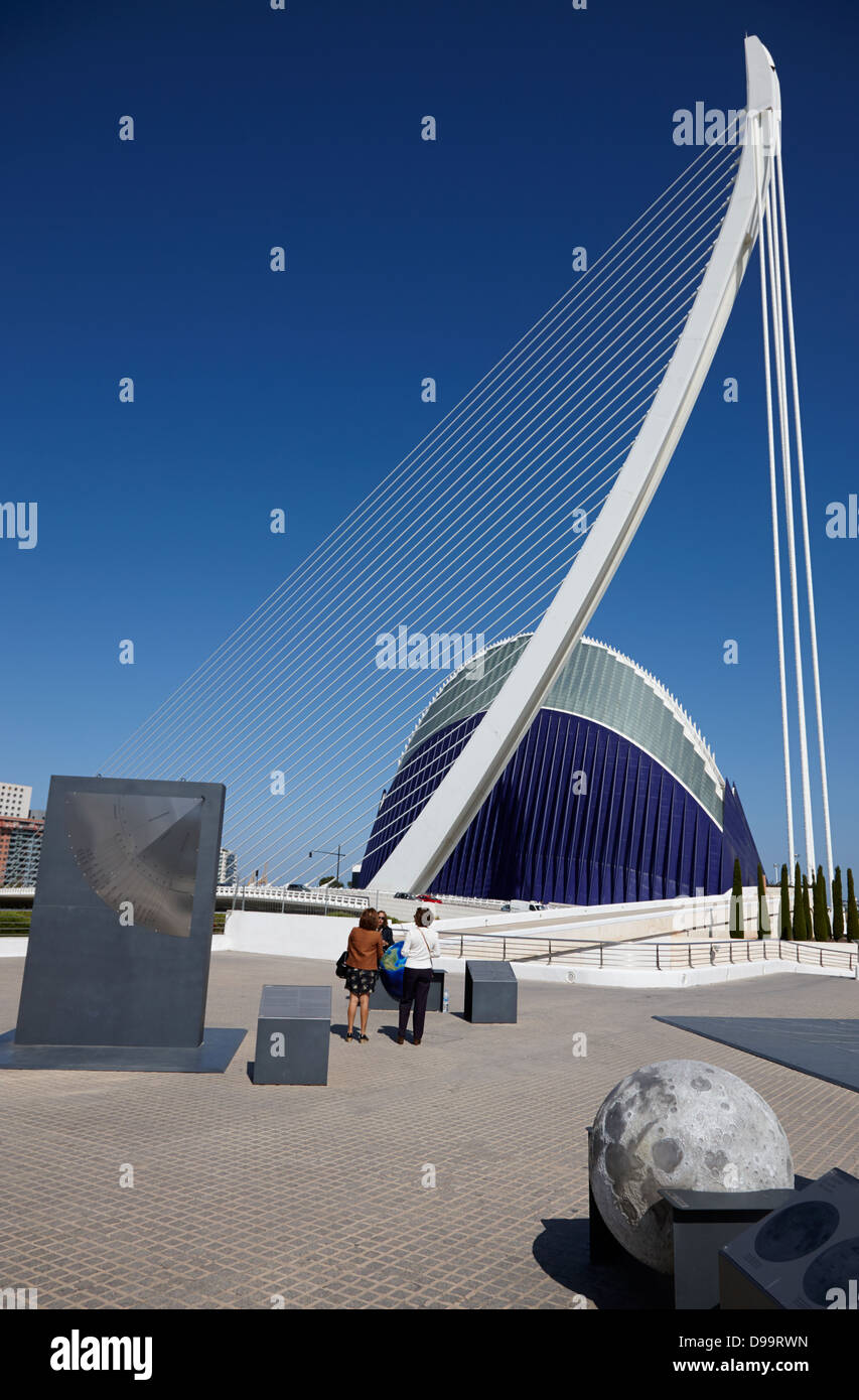 Assut de l ' oder Brücke und Agora zur Stadt der Künste und Wissenschaften Ciutat de Les Arts ich Les Effizienzgewinne Valencia, Spanien Stockfoto