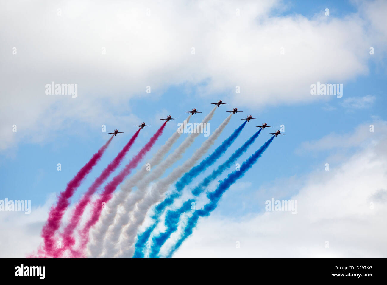 Flugzeuge der RAF fliegen über London während der Königin Geburtstag Durchflug 2013 Stockfoto