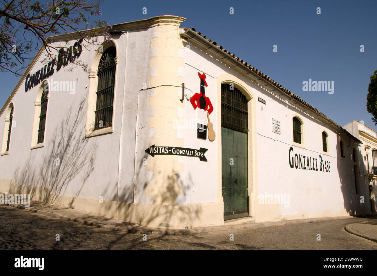 Tio Pepe-Logo bei Bodegas Tio Pepe González Byass in Jerez De La Frontera, Provinz Cadiz, Spanien. Stockfoto