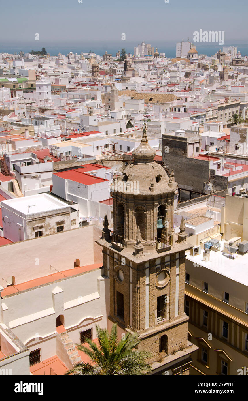 Mit Blick auf Cadiz vom Glockenturm der Kathedrale von Cádiz. Spanien, Andalusien. Stockfoto
