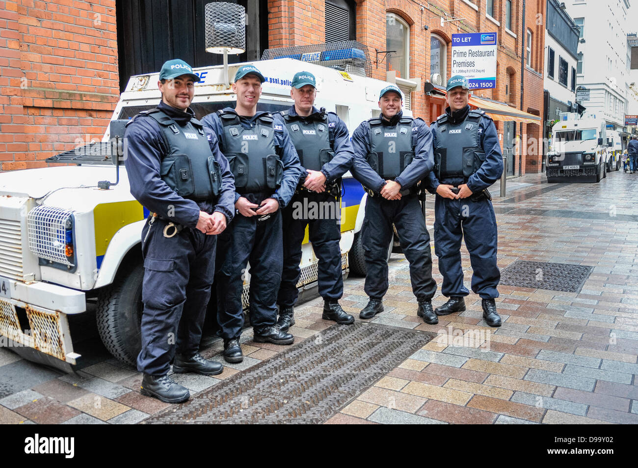 Belfast, Nordirland, 15. Juni 2013. Ein Team von Polizisten aus Hampshire Constabulary werden für den bevorstehenden G8-Gipfel in Belfast eingesetzt. Bildnachweis: Stephen Barnes/Alamy Live-Nachrichten Stockfoto
