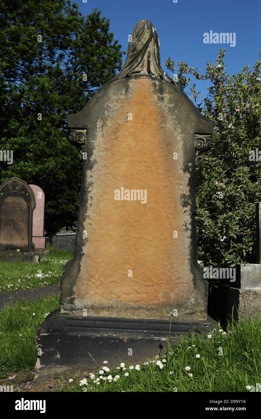 Leere Grabstein im Friedhof Stockfoto