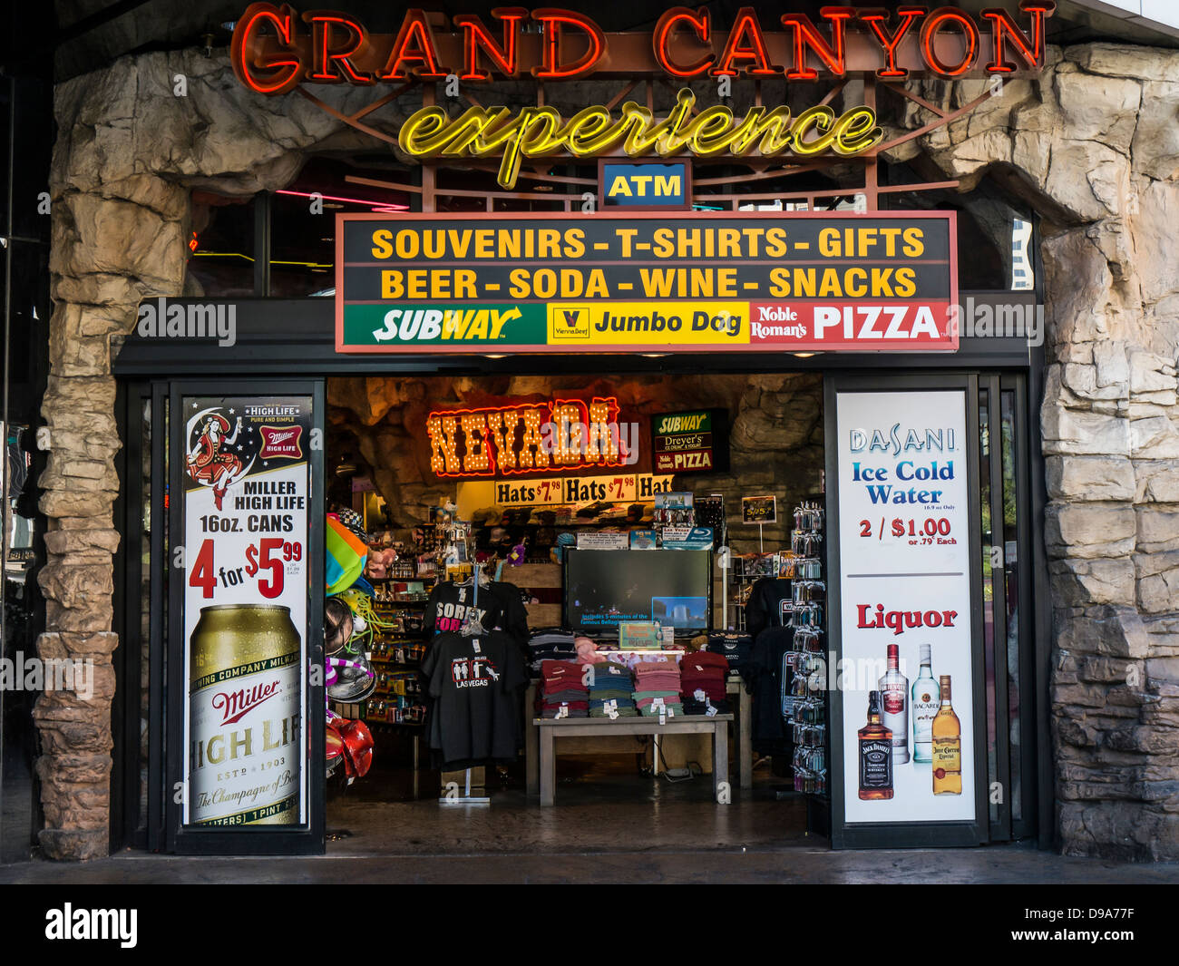 LAS VEGAS, NEVADA, USA - 26. MAI 2013: Souvenirladen am Las Vegas Boulevard Stockfoto